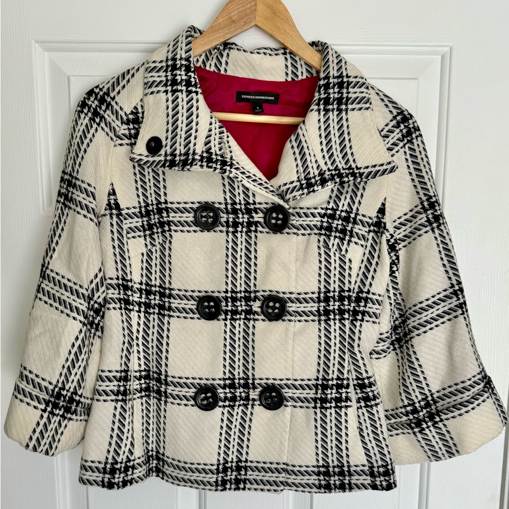 Express Black and White Plaid Crop blazer 3/4 length sleeve .